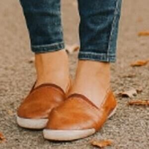 Frye SZ 6.5 Women's Melanie Slip On Flats Sneakers Cognac